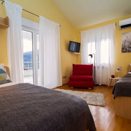 Villa Luxury Lovric Heated Pool, Jacuzzi, Sauna, Private Tavern, 8 Person