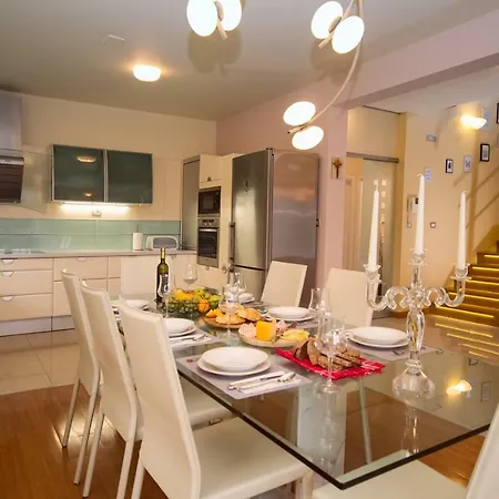 Villa Luxury Lovric Heated Pool, Jacuzzi, Sauna, Private Tavern, 8 Person *