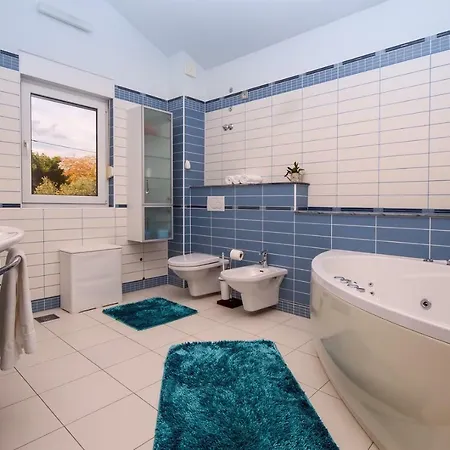 Vila Luxury Lovric Heated Pool, Jacuzzi, Sauna, Private Tavern, 8 Person Tugare