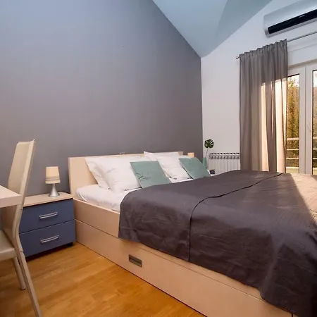 Vila Luxury Lovric Heated Pool, Jacuzzi, Sauna, Private Tavern, 8 Person